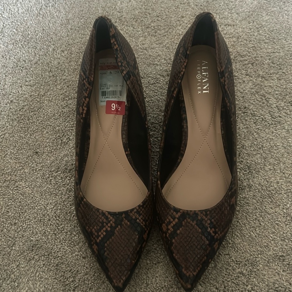 HEELS WITH SNAKE PRINT